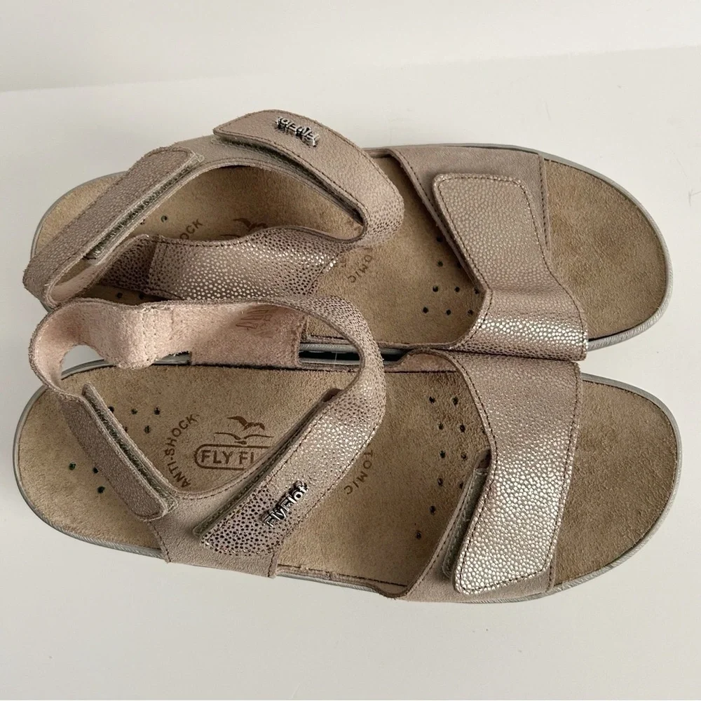 Fly Flot Sandals